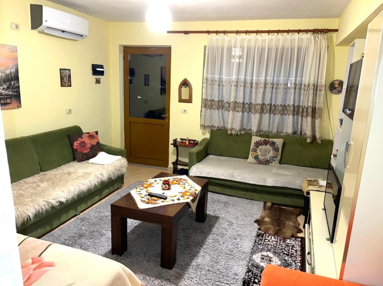 Blue Guesthouse Gjirokastër 외부 사진
